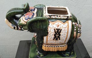 Elefante de la Suerte Antiguo en Porcelana Japones