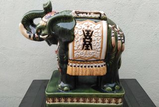 Elefante de la Suerte Antiguo en Porcelana Japones