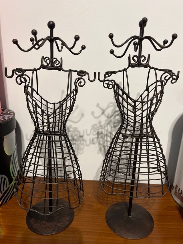 Joyero de metal con silueta de Mujer