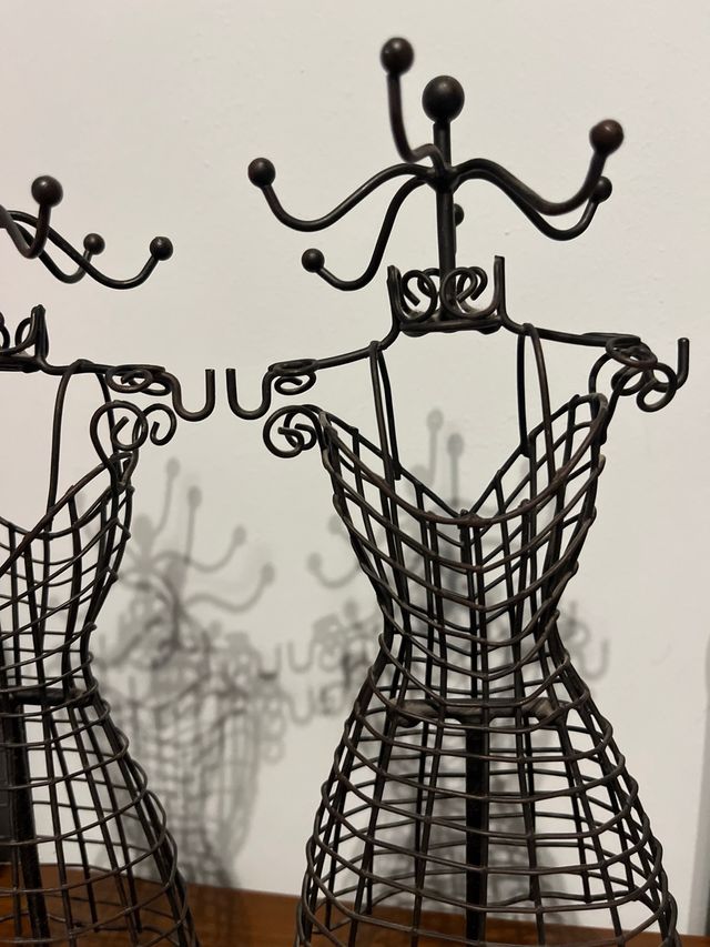 Joyero de metal con silueta de Mujer