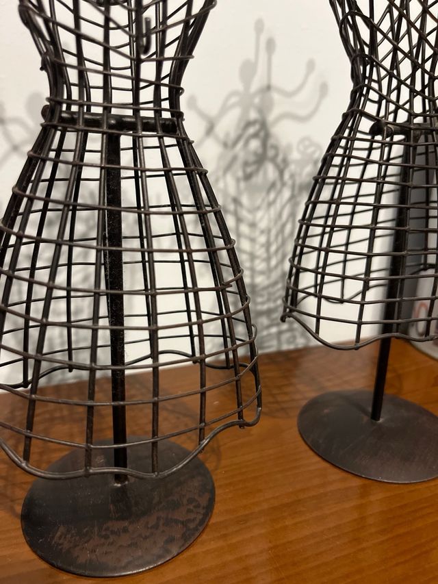 Joyero de metal con silueta de Mujer