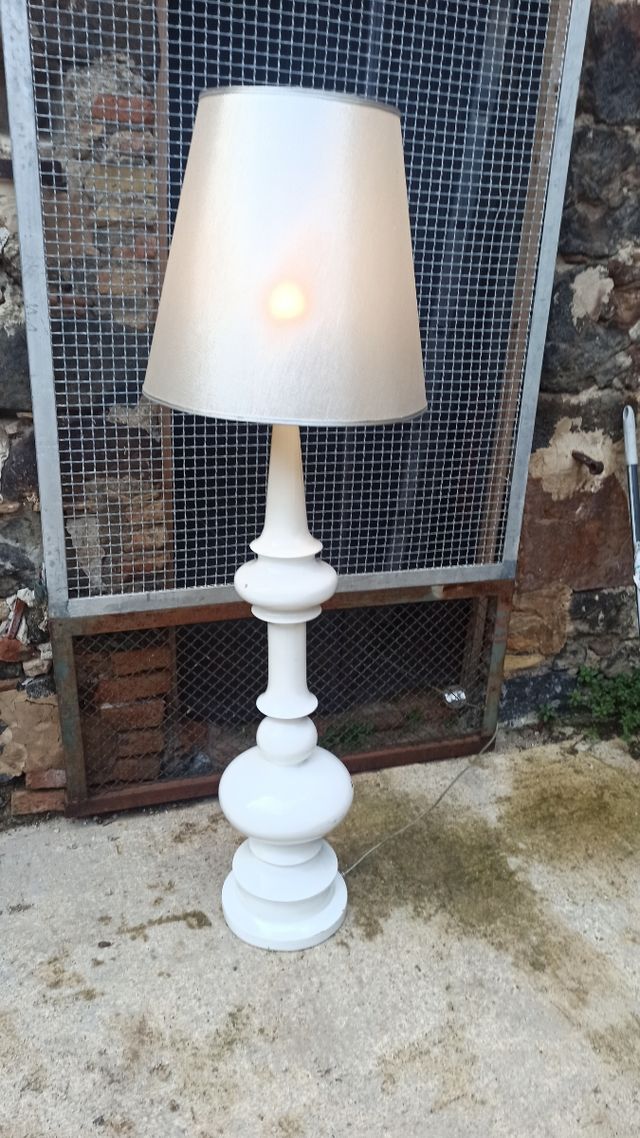 Lampara de pie cerámica y madera antigua