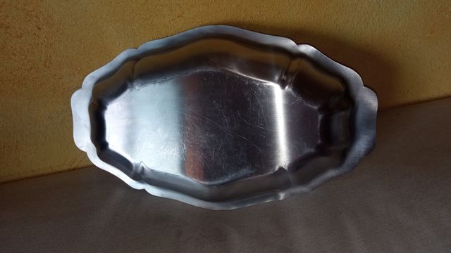 Bandeja de acero antigua