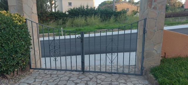 Puerta jardín de hierro