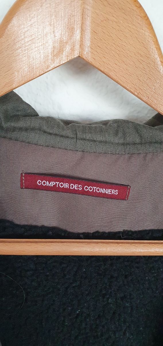 Parka preciosa, estilosa y nueva. Un par de usos.