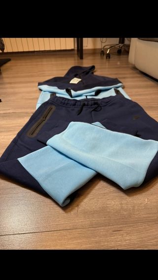 Conjunto Nike Tech 