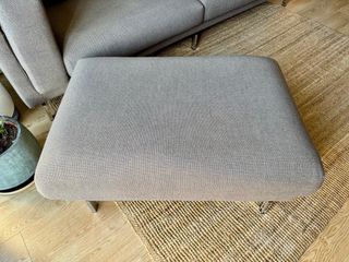 Sofá tres plazas+reposapiés, modelo Nockeby (IKEA)