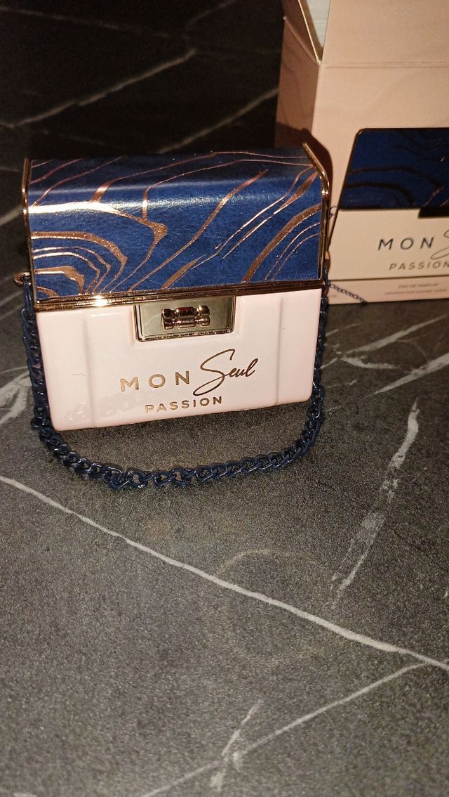 Profumo donna forma borsetta 