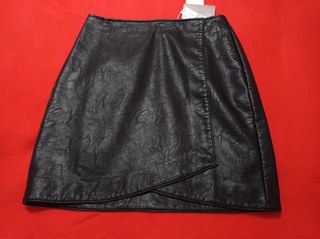 Minifalda cuero Stradivarius tXS