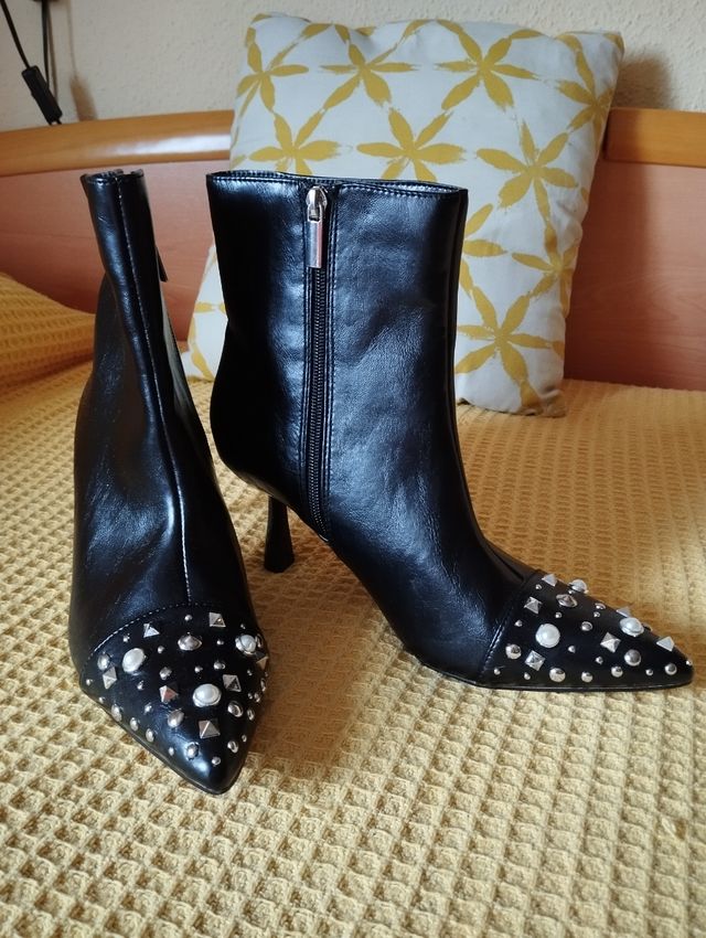 Sfera Botín negro con tachuelas