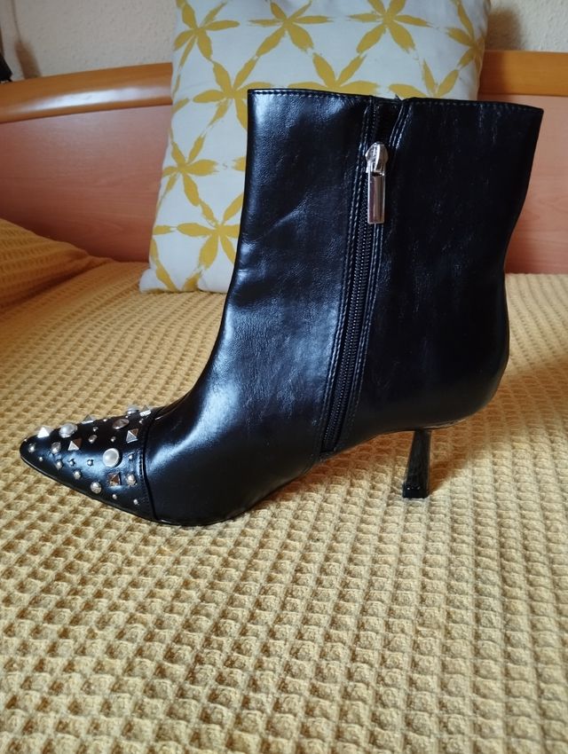 Sfera Botín negro con tachuelas