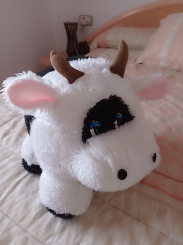 Peluche vaca 30cm alto y 47cm largo