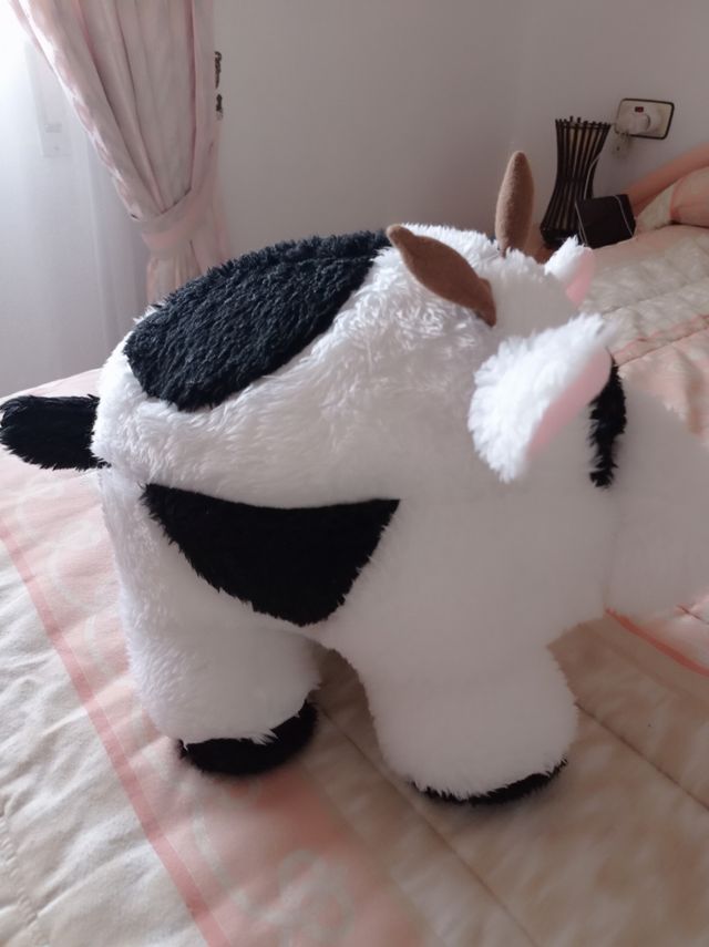 Peluche vaca 30cm alto y 47cm largo