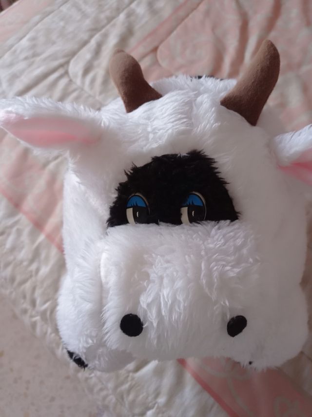 Peluche vaca 30cm alto y 47cm largo