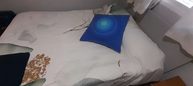 Colchón de matrimonio, con base tapizada