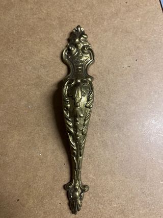 Tirador de puerta latón