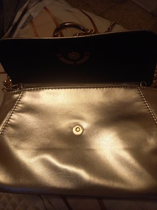 Bolso Mano Dorado.