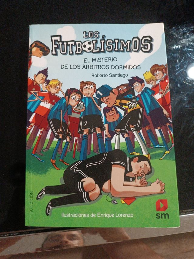 Los Futbolísimos 1: El misterio de los árbitros dormidos (Spanish Edition)