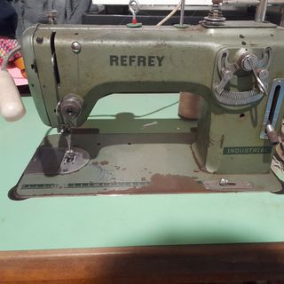 Máquina de coser Refrey 430