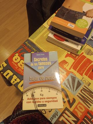 Secretos De Los Famosos Para Bajar De Peso (Spanish Edition)