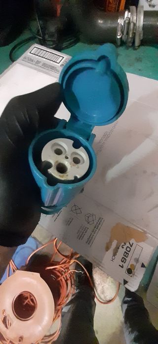 Enchufe cable autocaravana