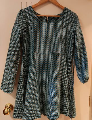 Vestido marca kling, color azul, blanco y negro