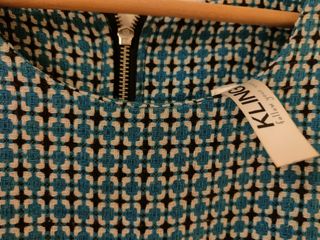 Vestido marca kling, color azul, blanco y negro
