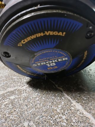 Subwoofer cerwin vega stroker 18 