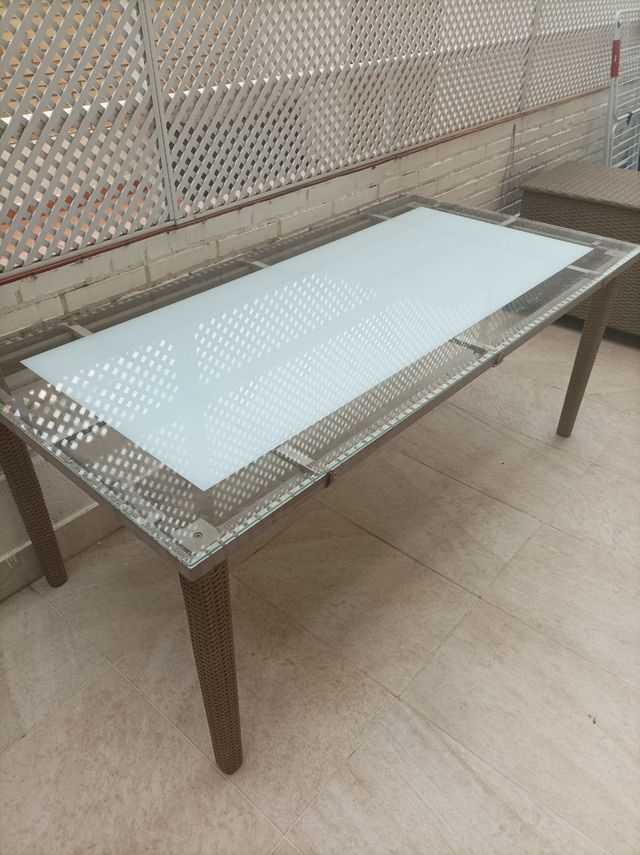 Mesa de Cristal y ratán