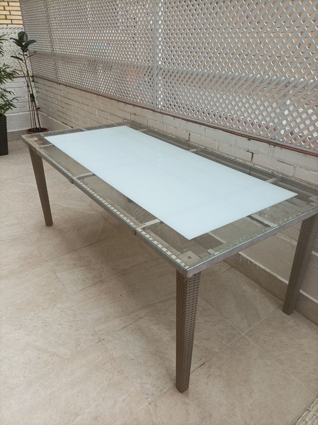 Mesa de Cristal y ratán