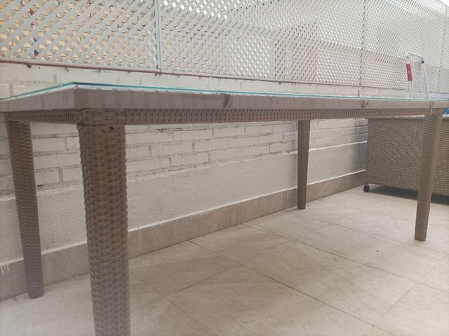 Mesa de Cristal y ratán