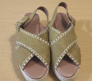 SANDALIAS PLANAS DE PLATAFORMA TIRAS CRUZADAS