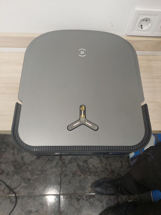 Robot aspirador y friegasuelos Deebot X2