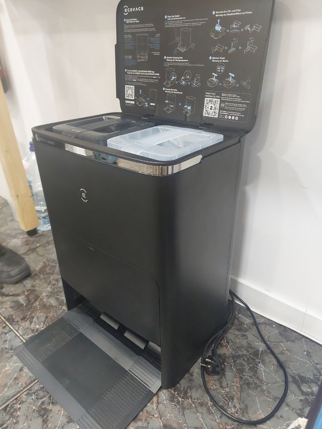 Robot aspirador y friegasuelos Deebot X2