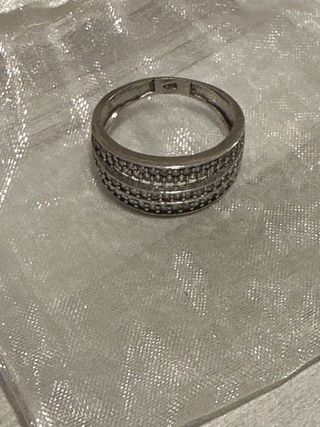 Anillo de plata y circonitas