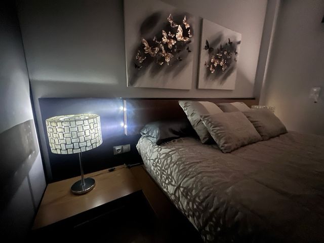 cabeceira com sensor de luz cama canapé cama e mesas de café
