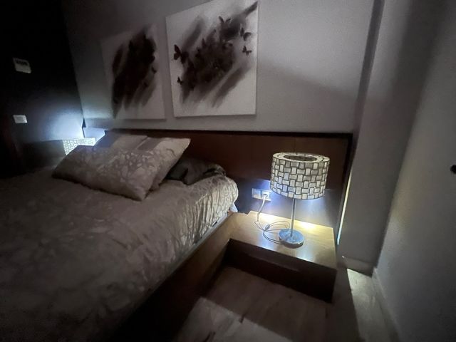 cabeceira com sensor de luz cama canapé cama e mesas de café