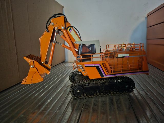Modellino macchine movimento terra