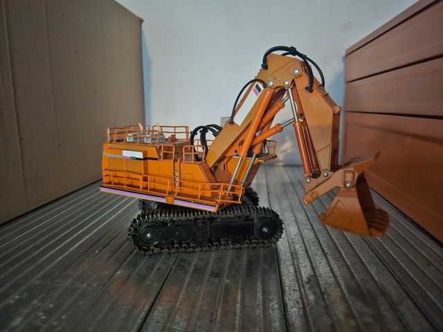 Modellino macchine movimento terra