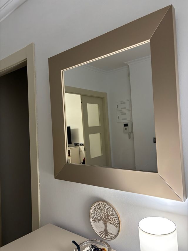 Entradita con espejo