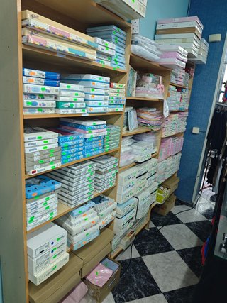 Mobiliario y Prendas de tienda textil (ropa)