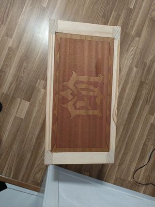 Mesa de madera hecha a mano artesanal