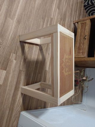 Mesa de madera hecha a mano artesanal