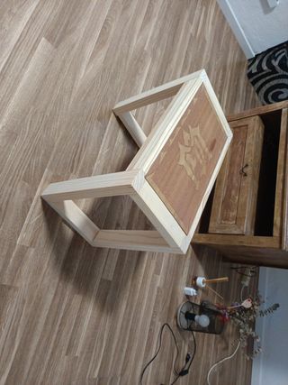 Mesa de madera hecha a mano artesanal