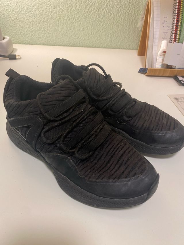 Zapatillas Jordan baloncesto.