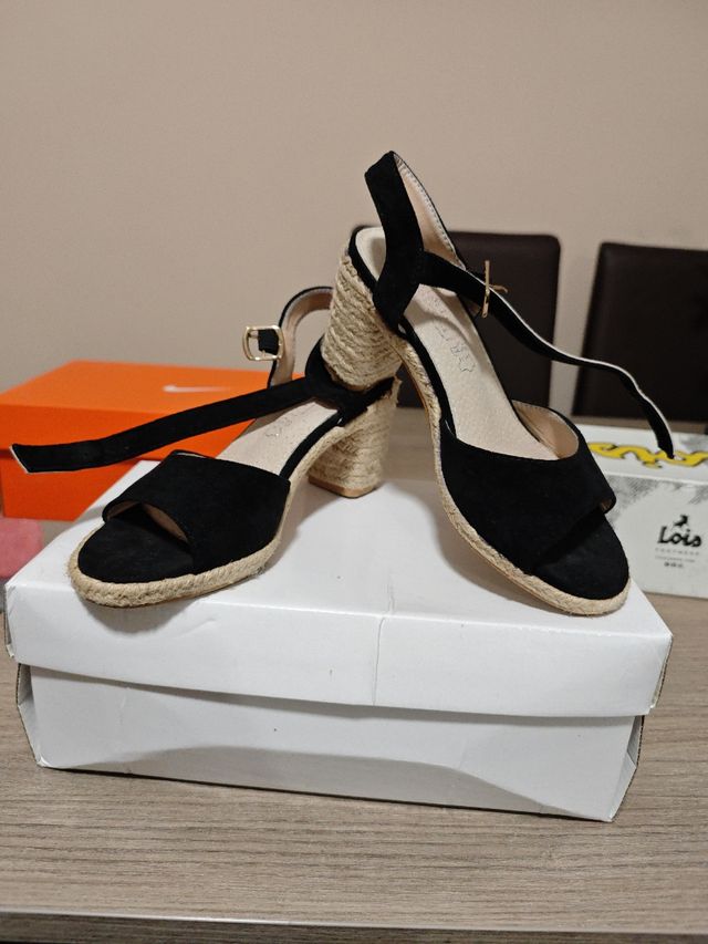 Sandalias negras tacon