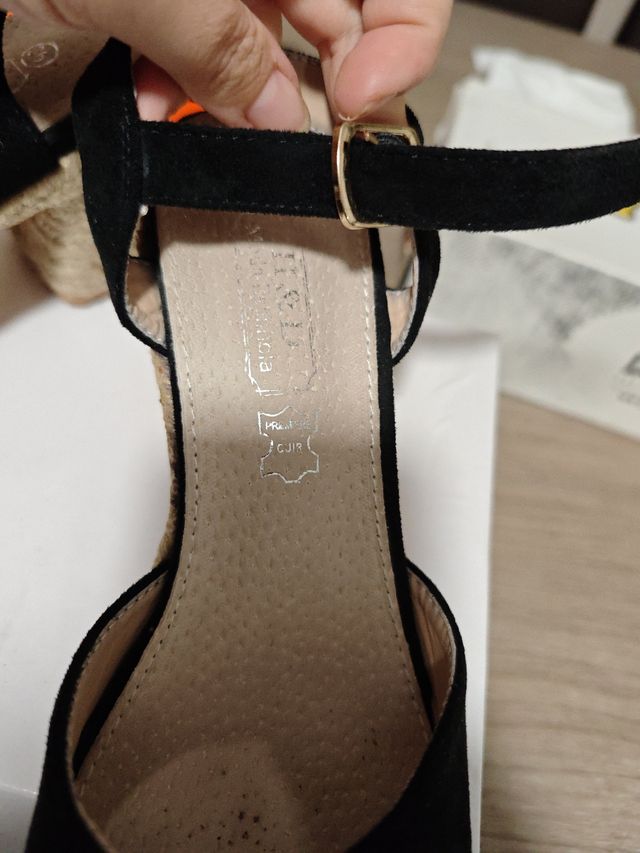 Sandalias negras tacon