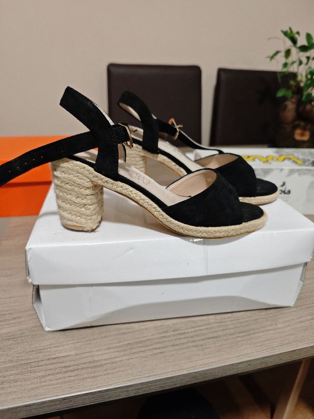 Sandalias negras tacon