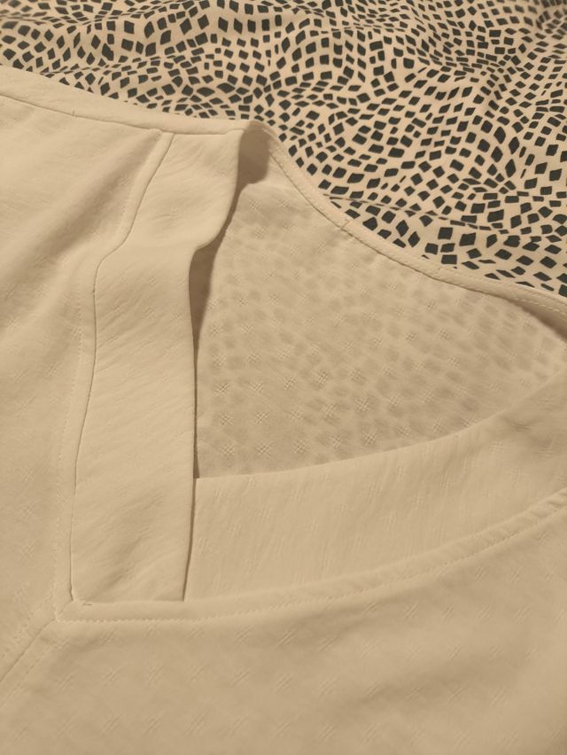 Camiseta blanca pico