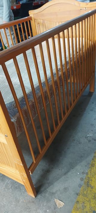 Cuna cama buen estado de madera pino 